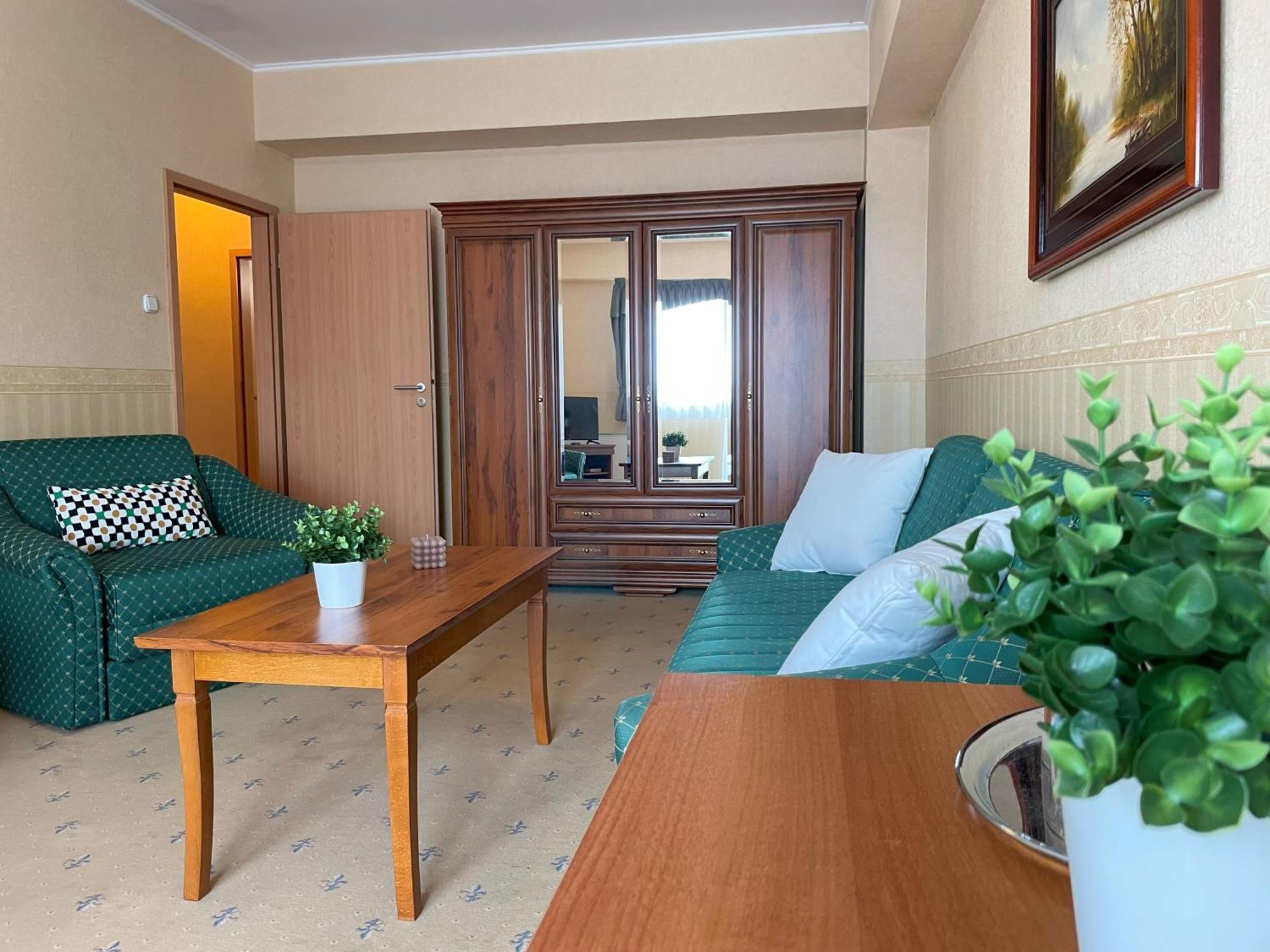 Koenig Hotel Nagykanizsa Bagian luar foto