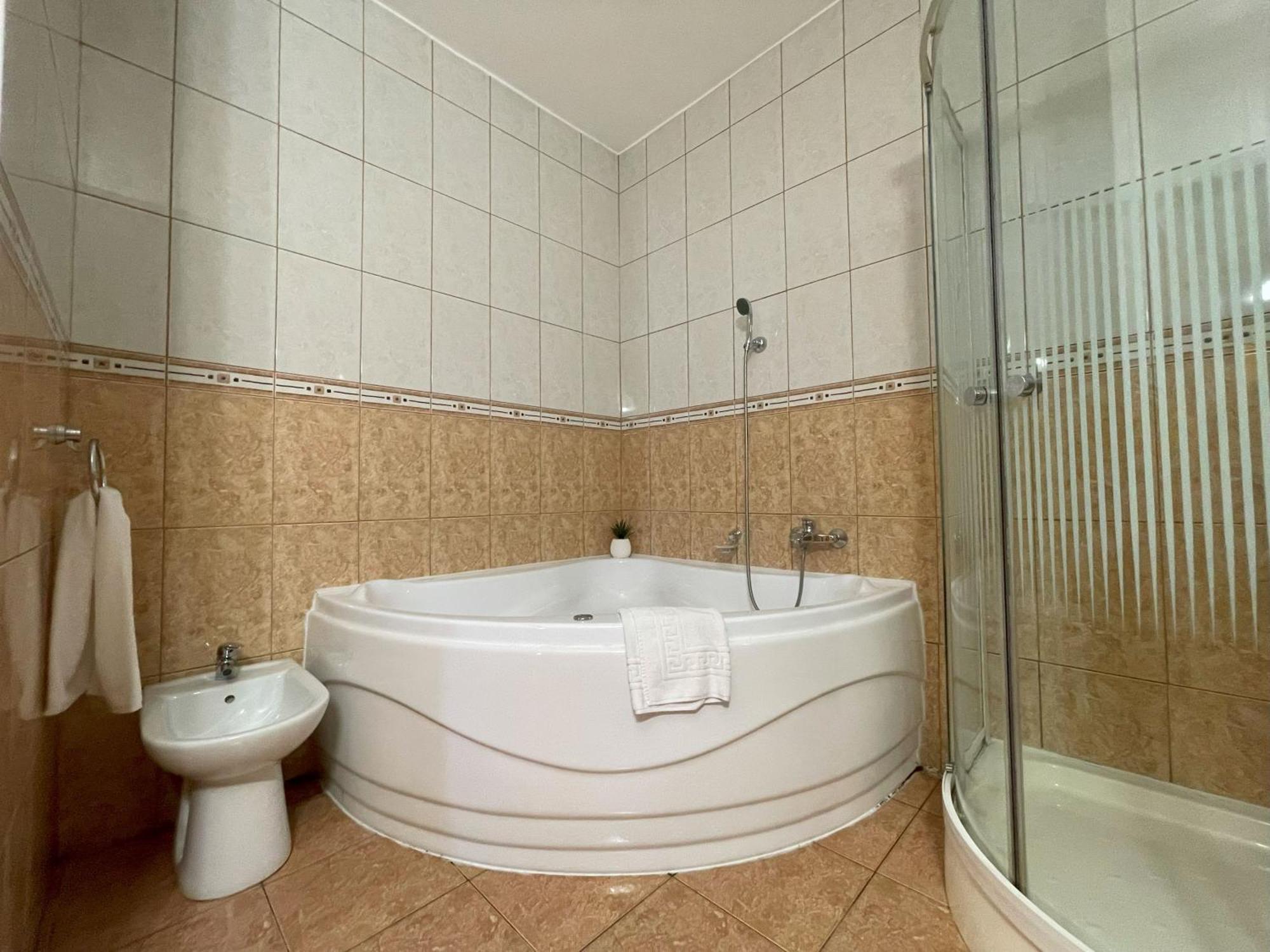 Koenig Hotel Nagykanizsa Bagian luar foto