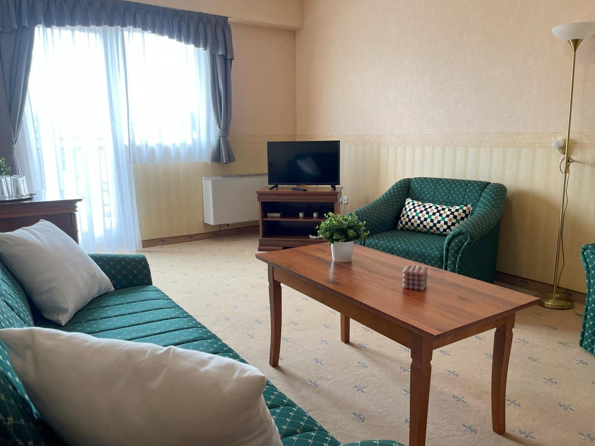 Koenig Hotel Nagykanizsa Bagian luar foto