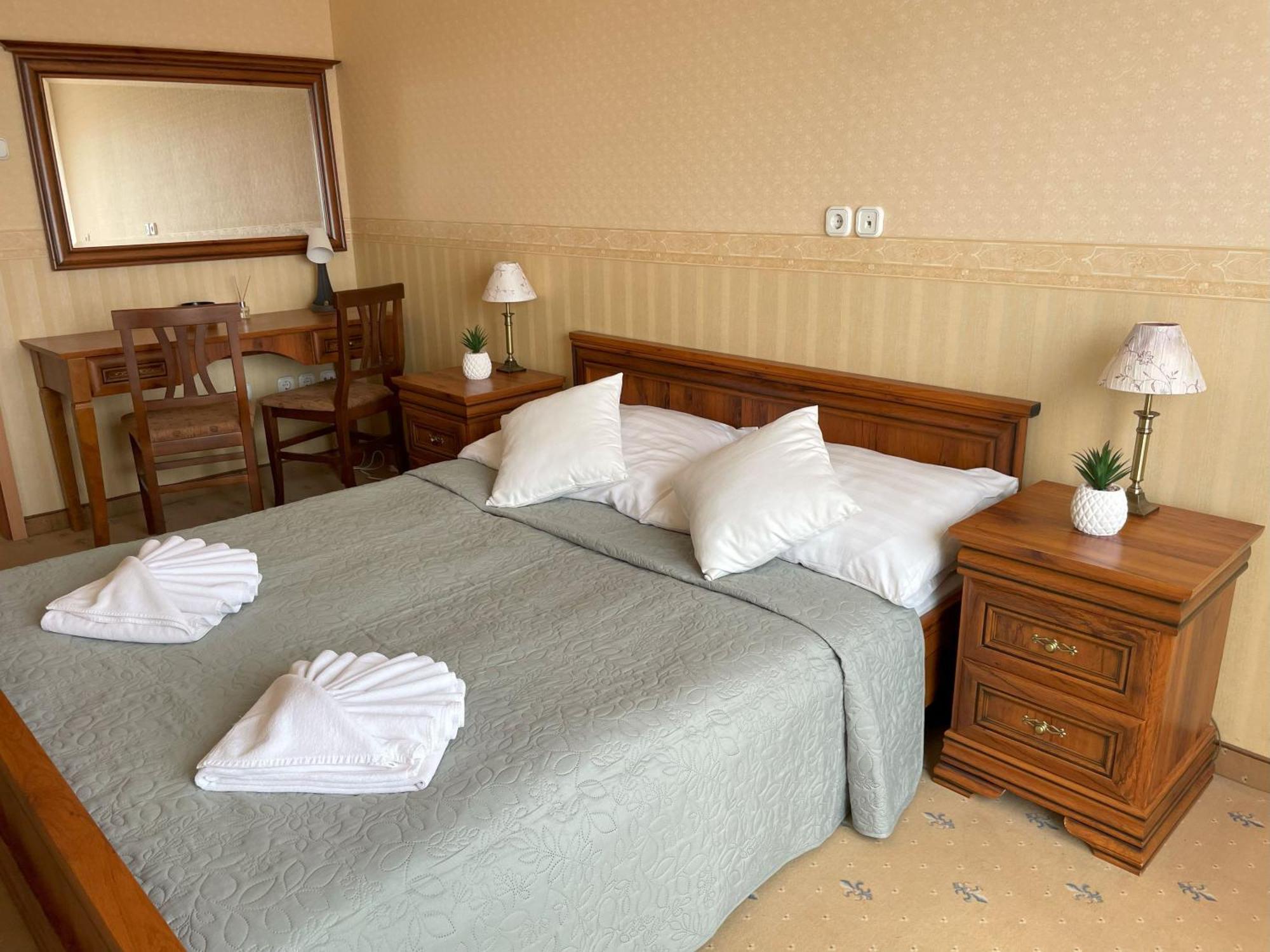 Koenig Hotel Nagykanizsa Bagian luar foto