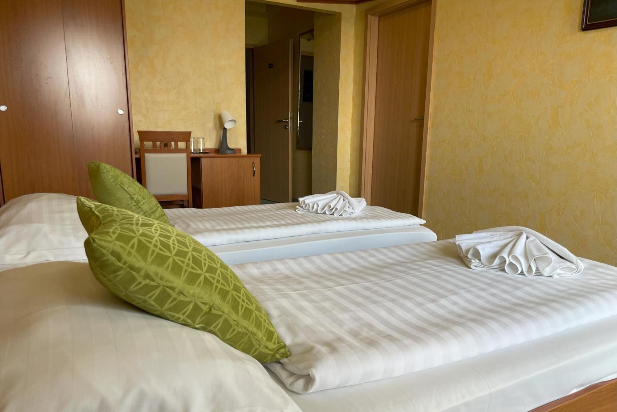 Koenig Hotel Nagykanizsa Bagian luar foto