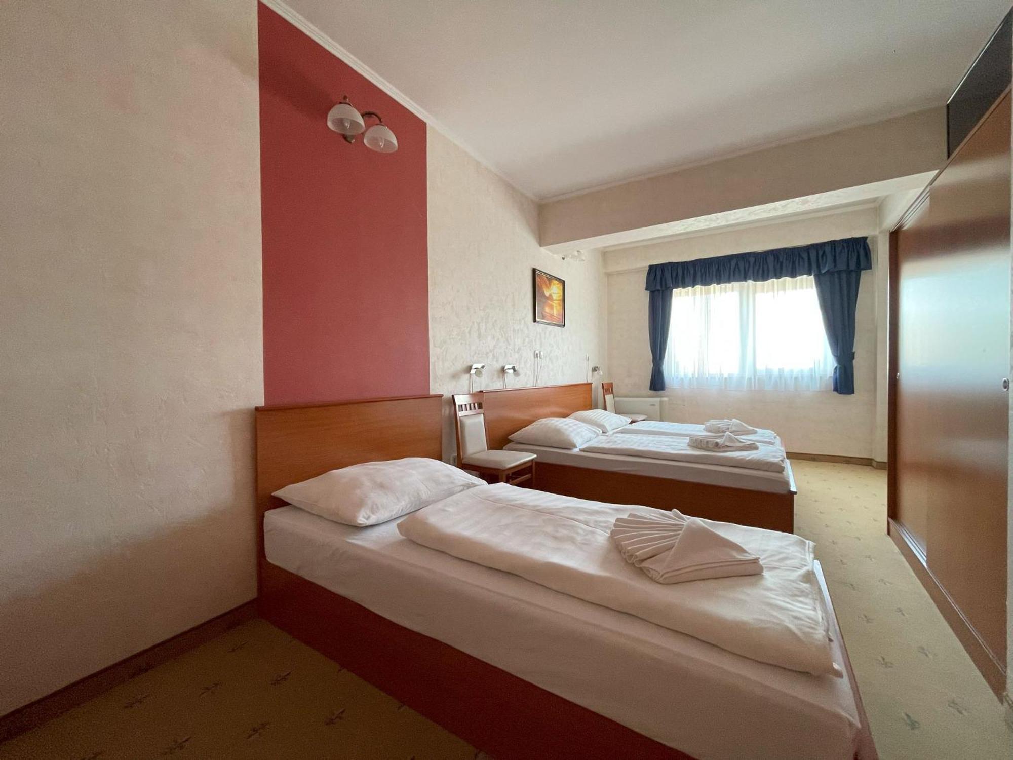 Koenig Hotel Nagykanizsa Bagian luar foto