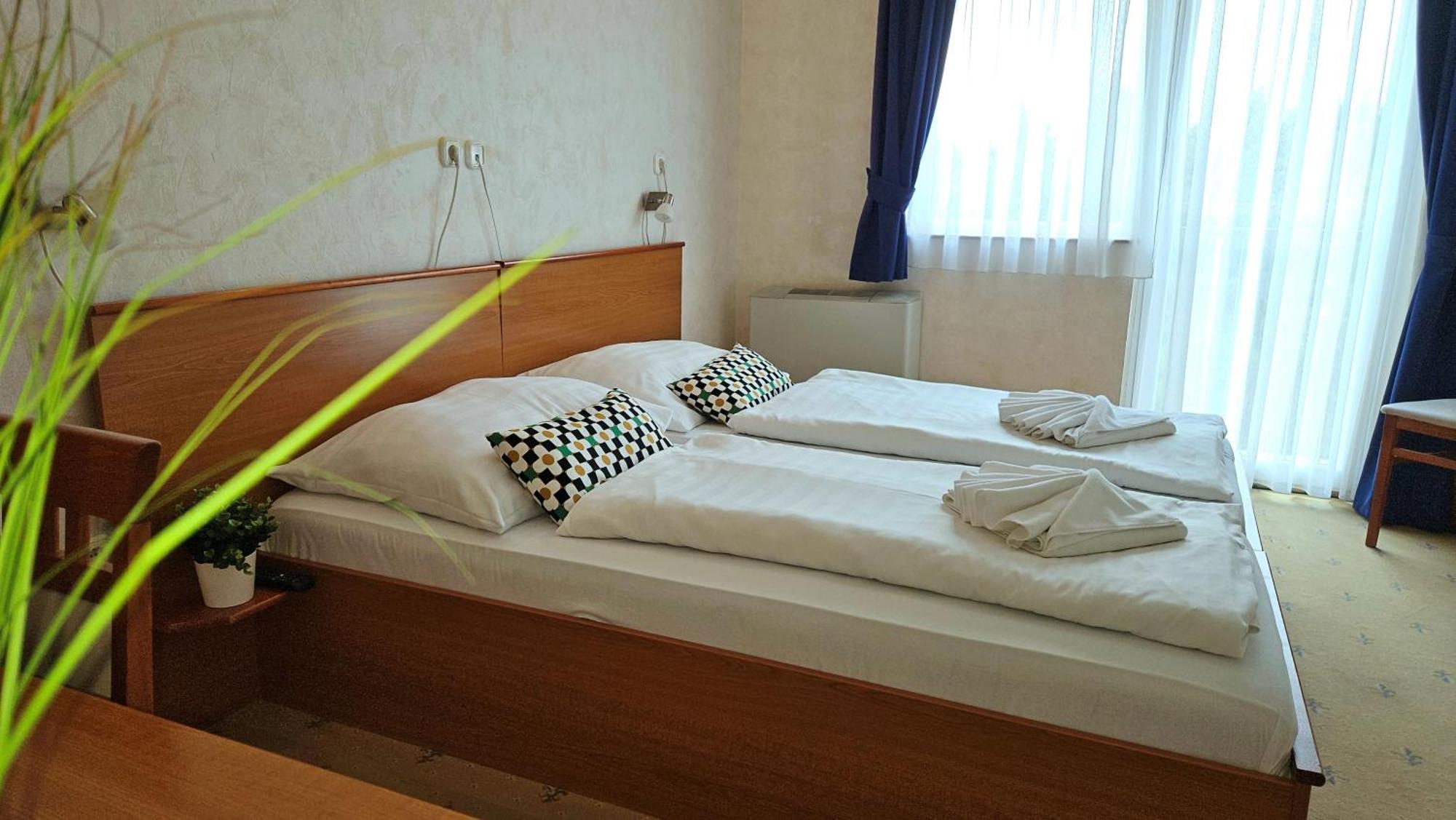 Koenig Hotel Nagykanizsa Bagian luar foto